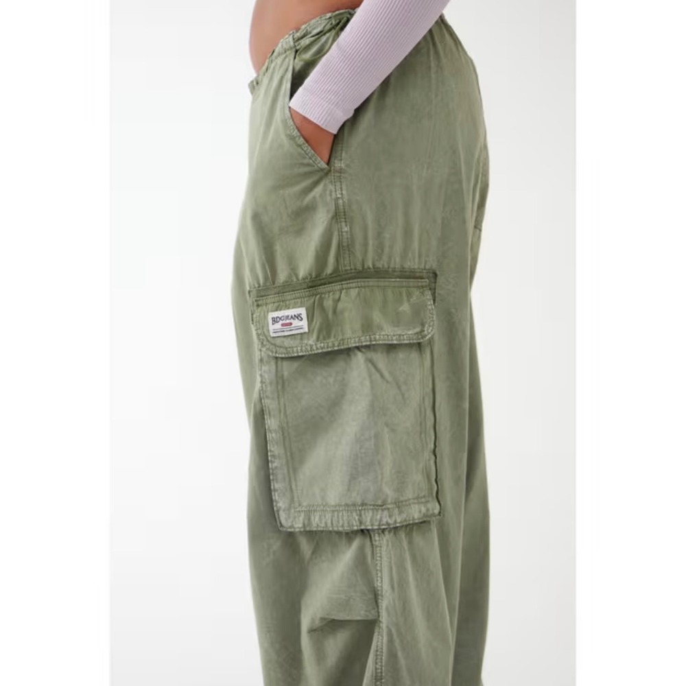 Women's Olive Green Cargo Pants - Casual Utility Style - Picture 2 of 15